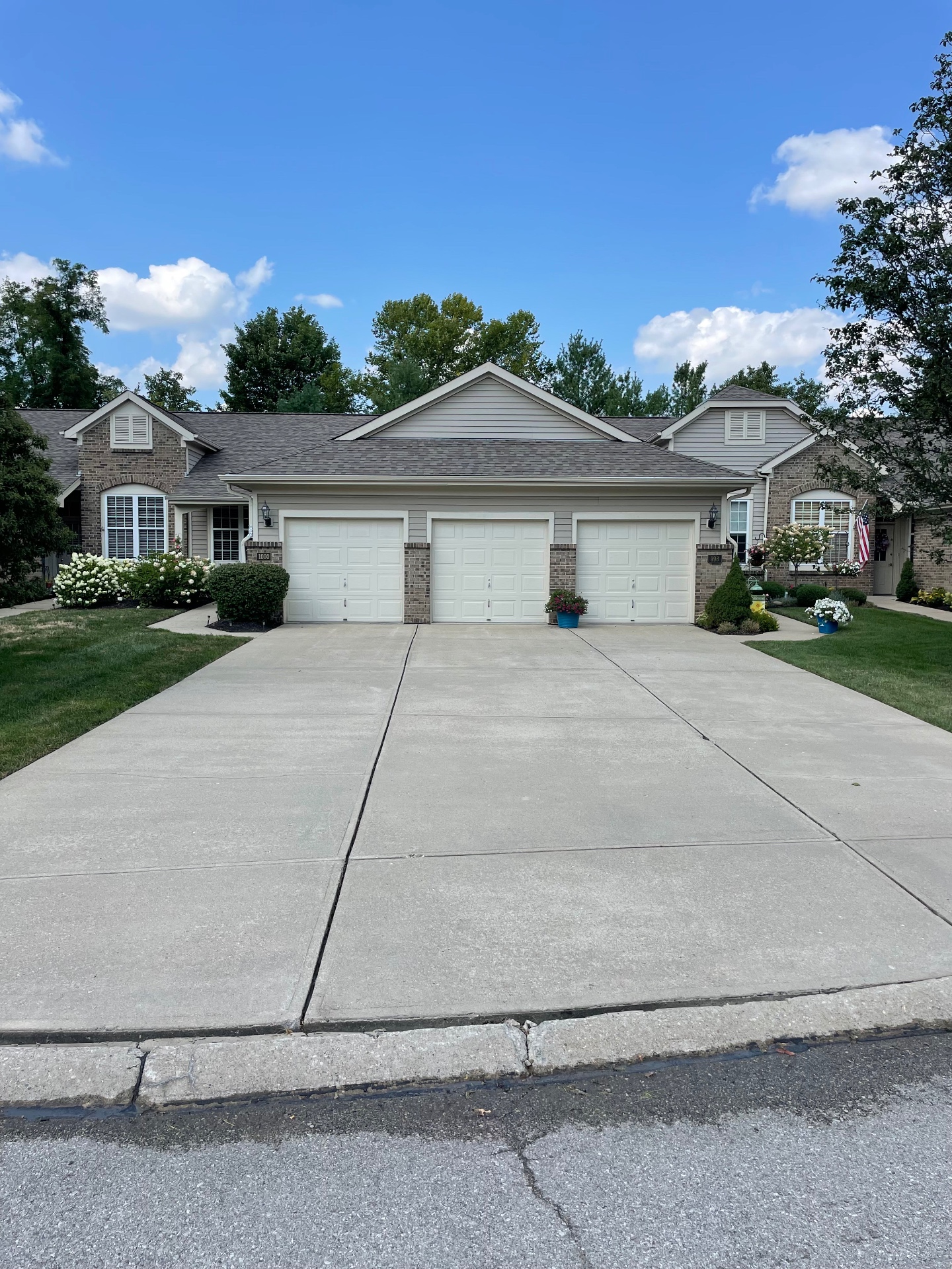 Union, KY home with a freshly cleaned concrete driveway